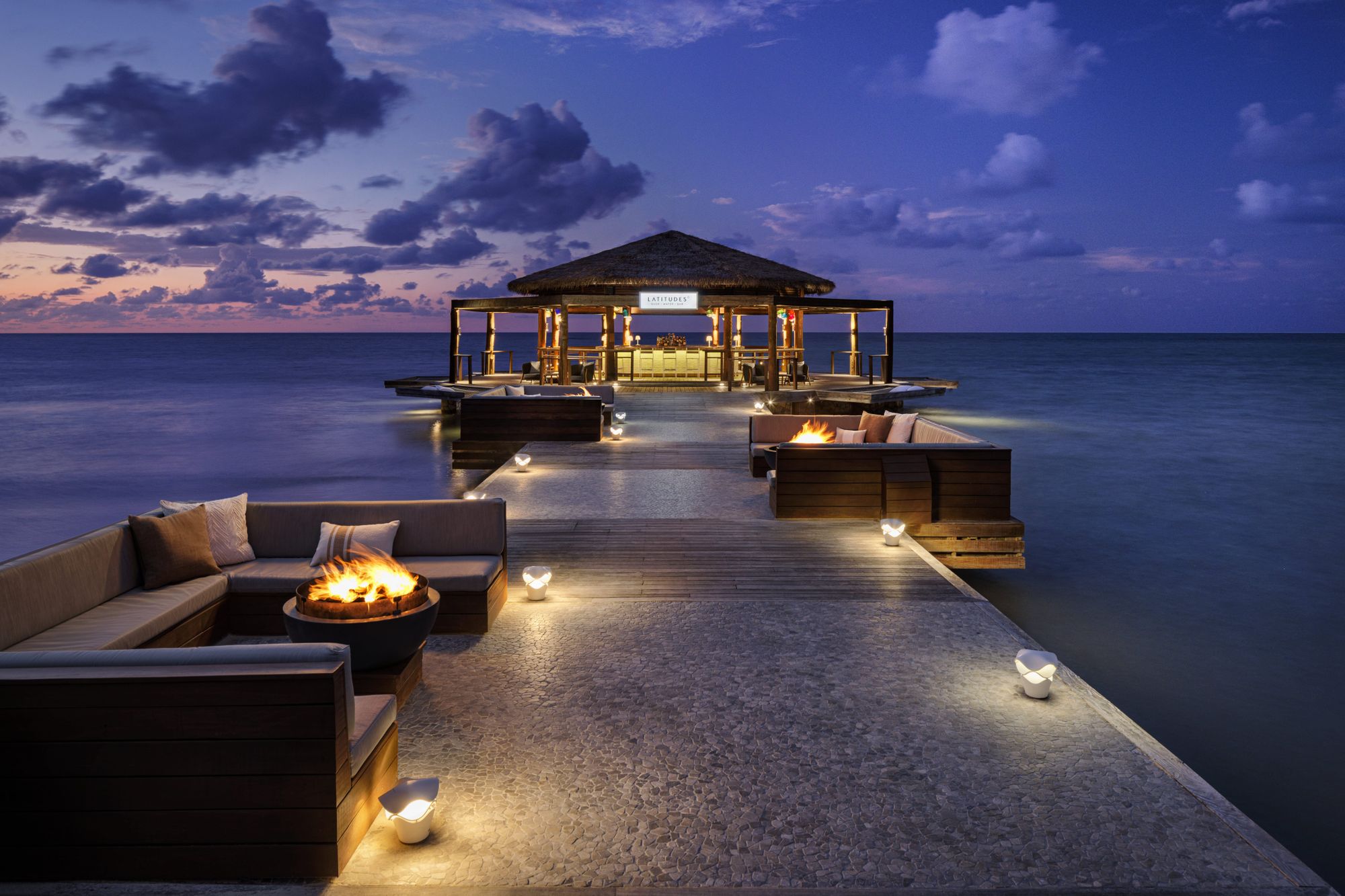 sandals-montego-bar-latitudes-bar-1