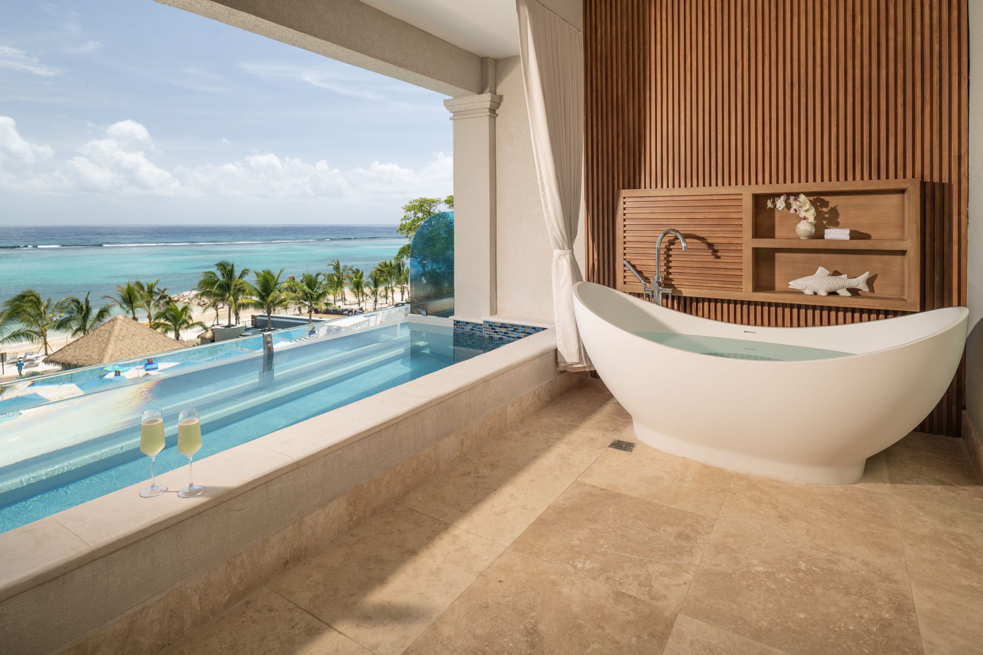 tsky-tub-sandals-dunns-river-room-1