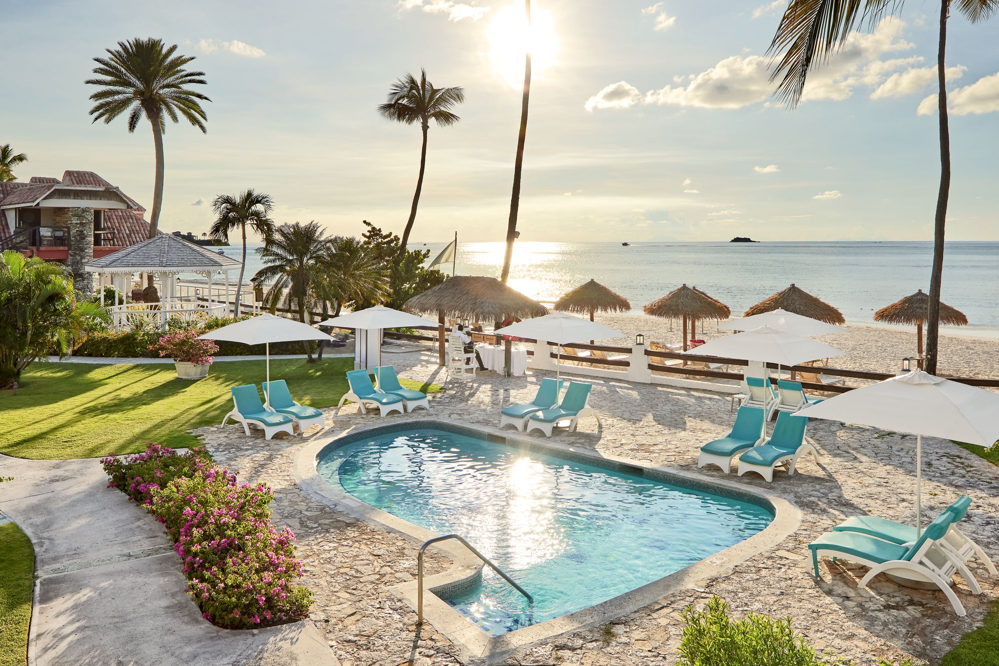 Sandals Antigua pool