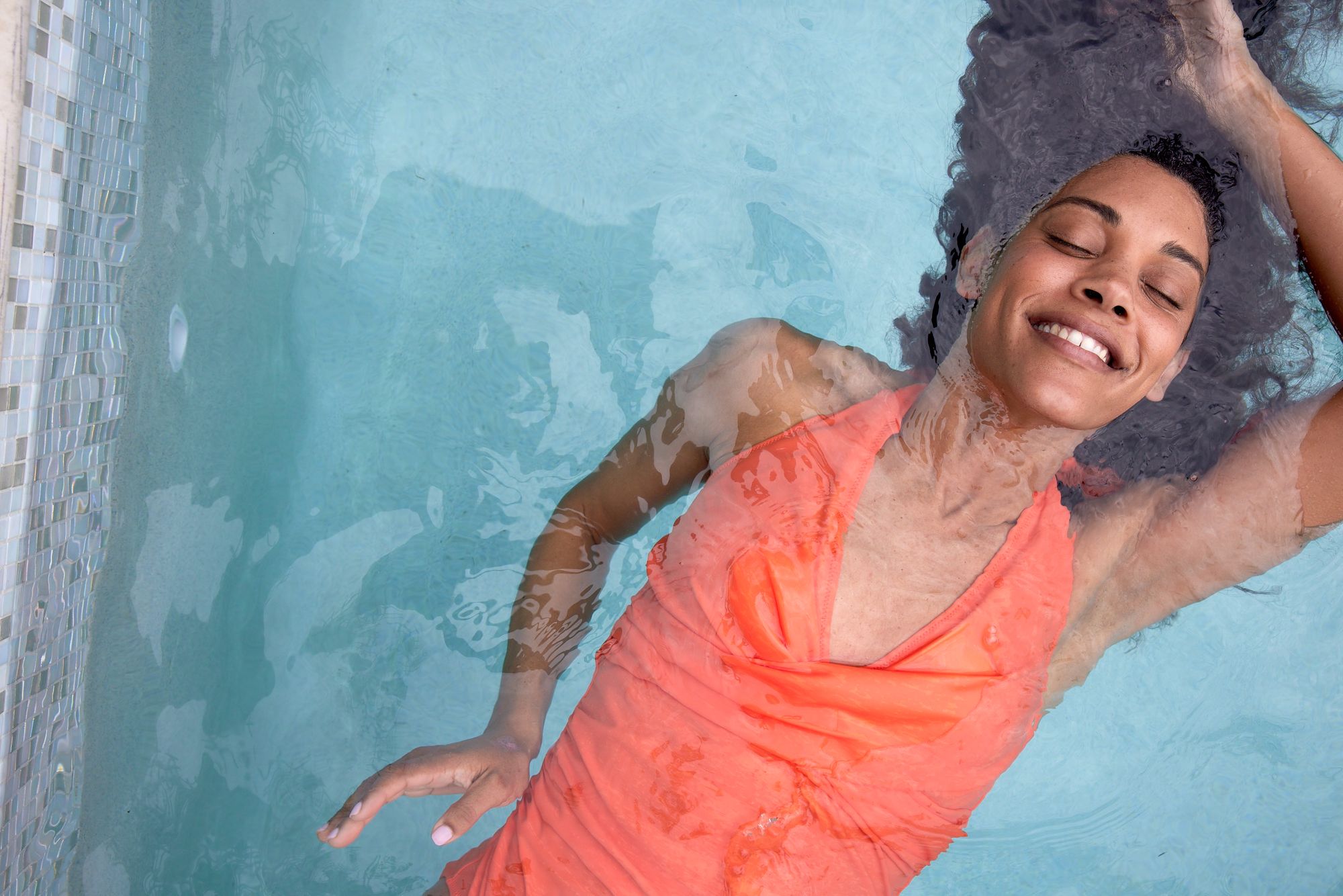 SHOT_19_FLOATING-ON-POOL_2600