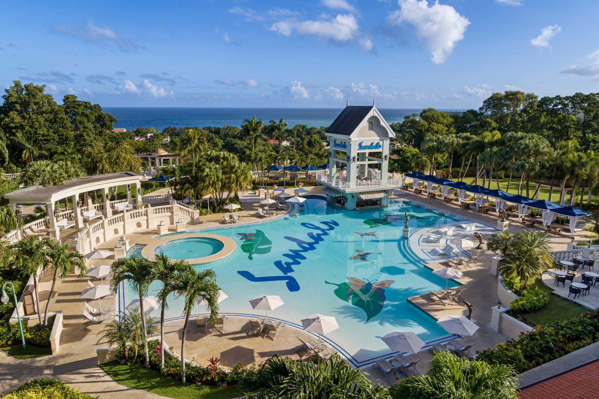 Sandals-Ochi-MainPoolAerial