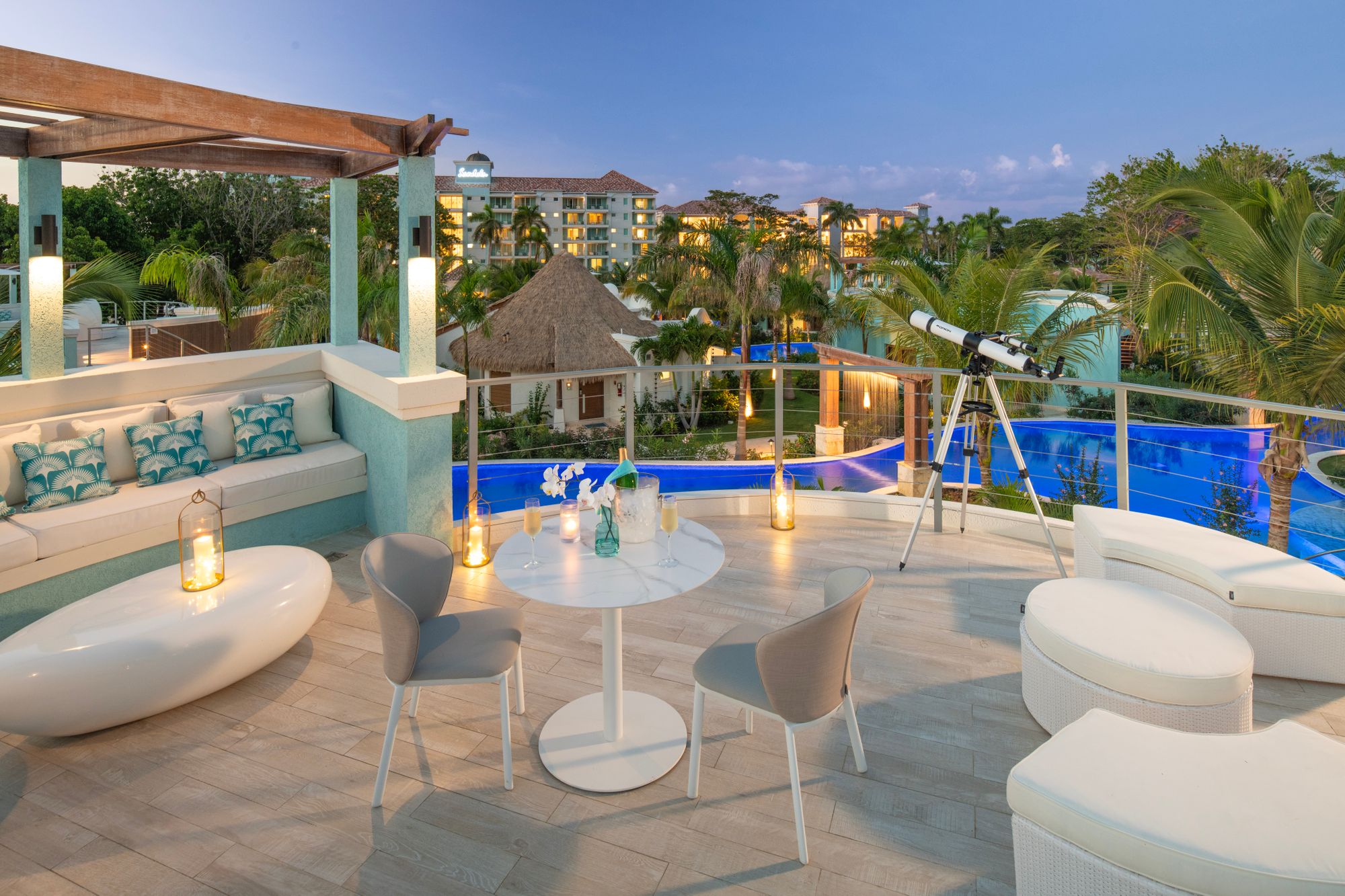 Sandals-Dunns-River---Coyaba-Sky-Villa-Swim-up-Rondoval-Butler-Suite---Rooftop-2--SKYV---1-