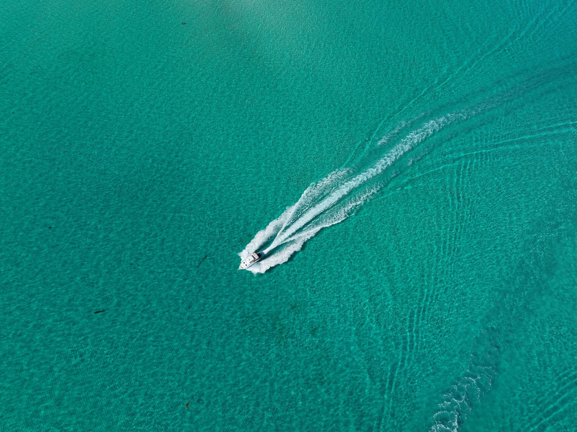 sandals-royal-bahamian-speed-boat-aerial-0372