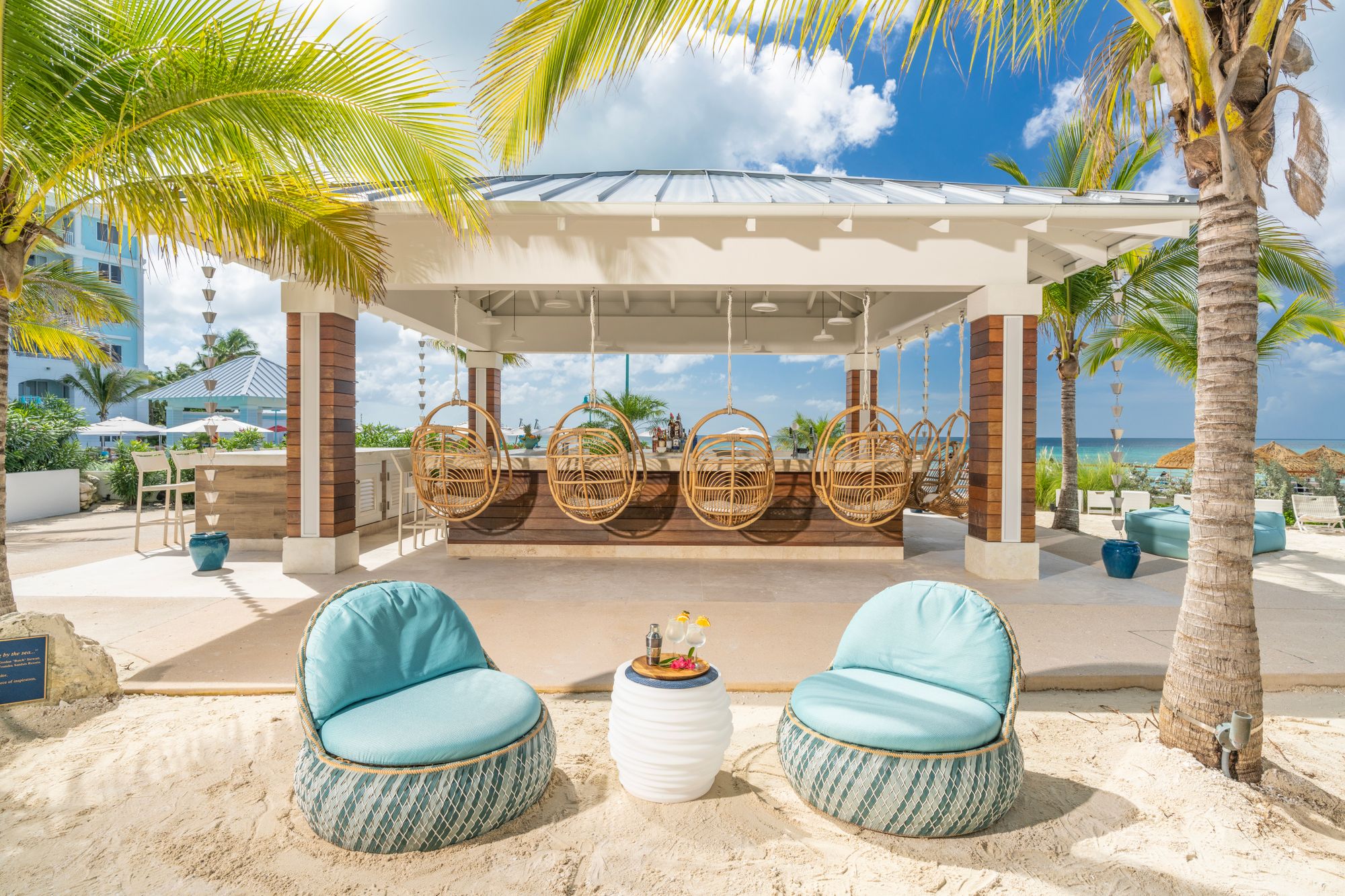 Sandals-Royal-Bahamian_Coconut-Grove_Beach-Bar_3