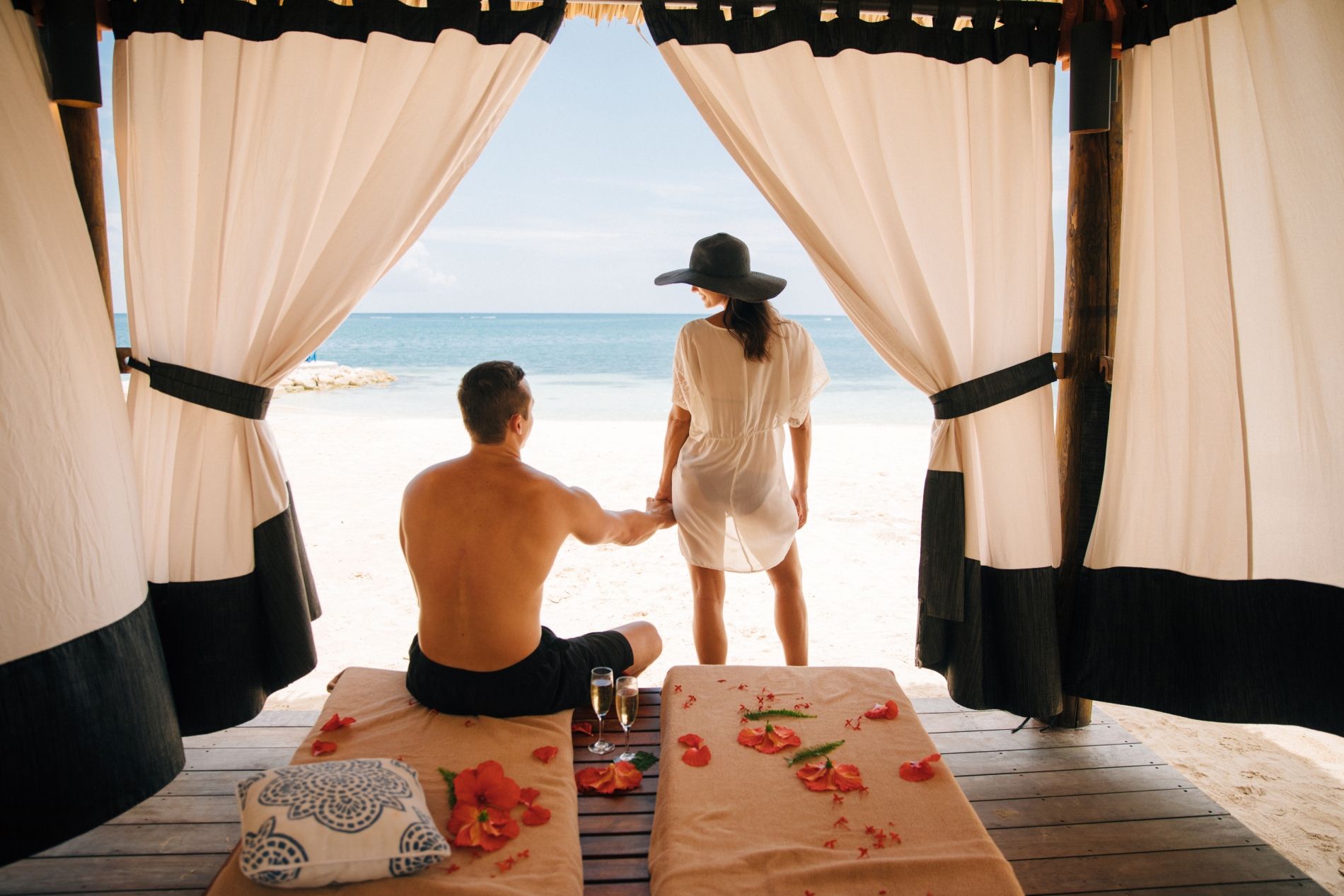 couple-cabana