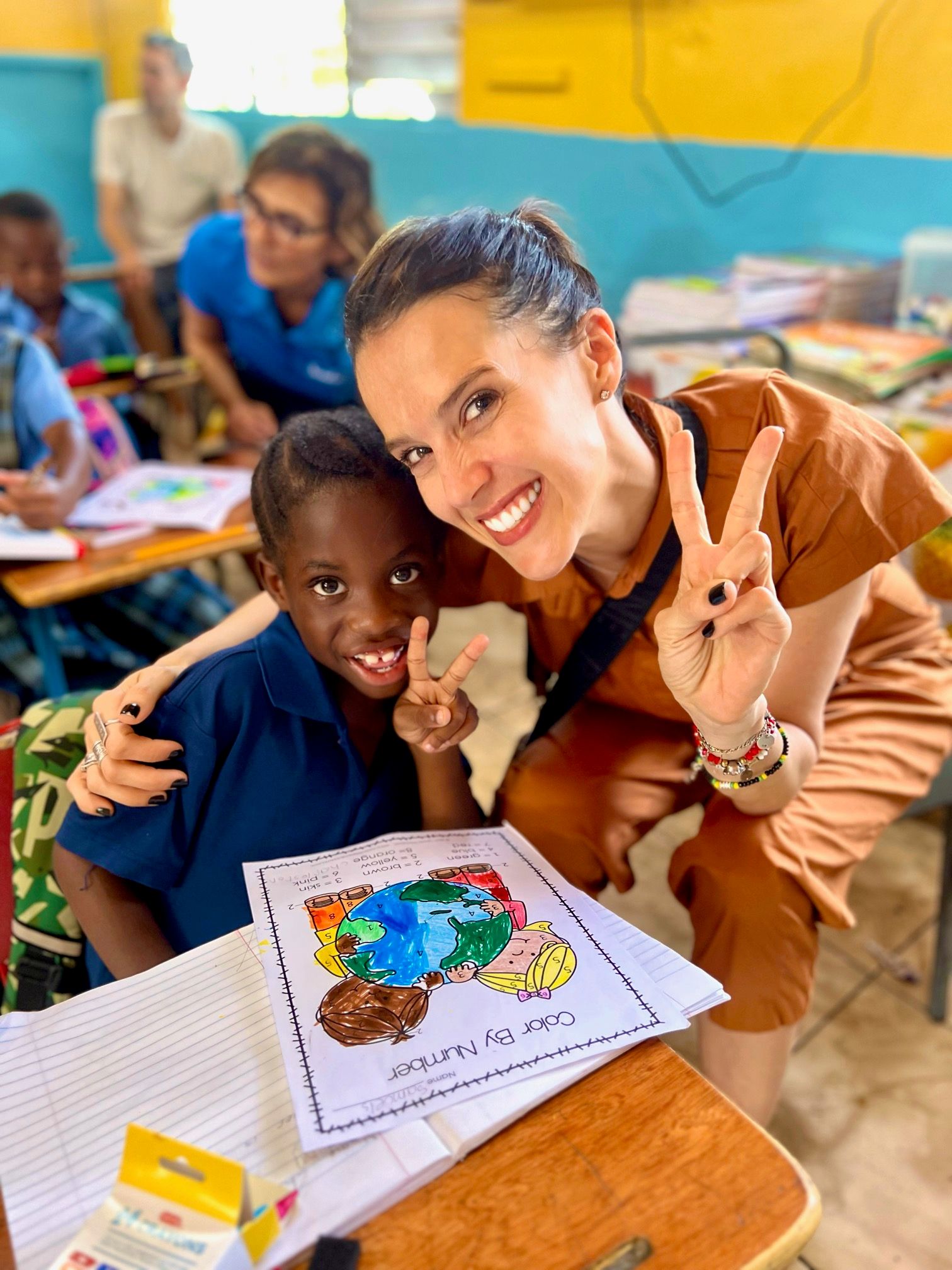 travel-advisor-and-student-posing-peace-sign-sandals-foundation