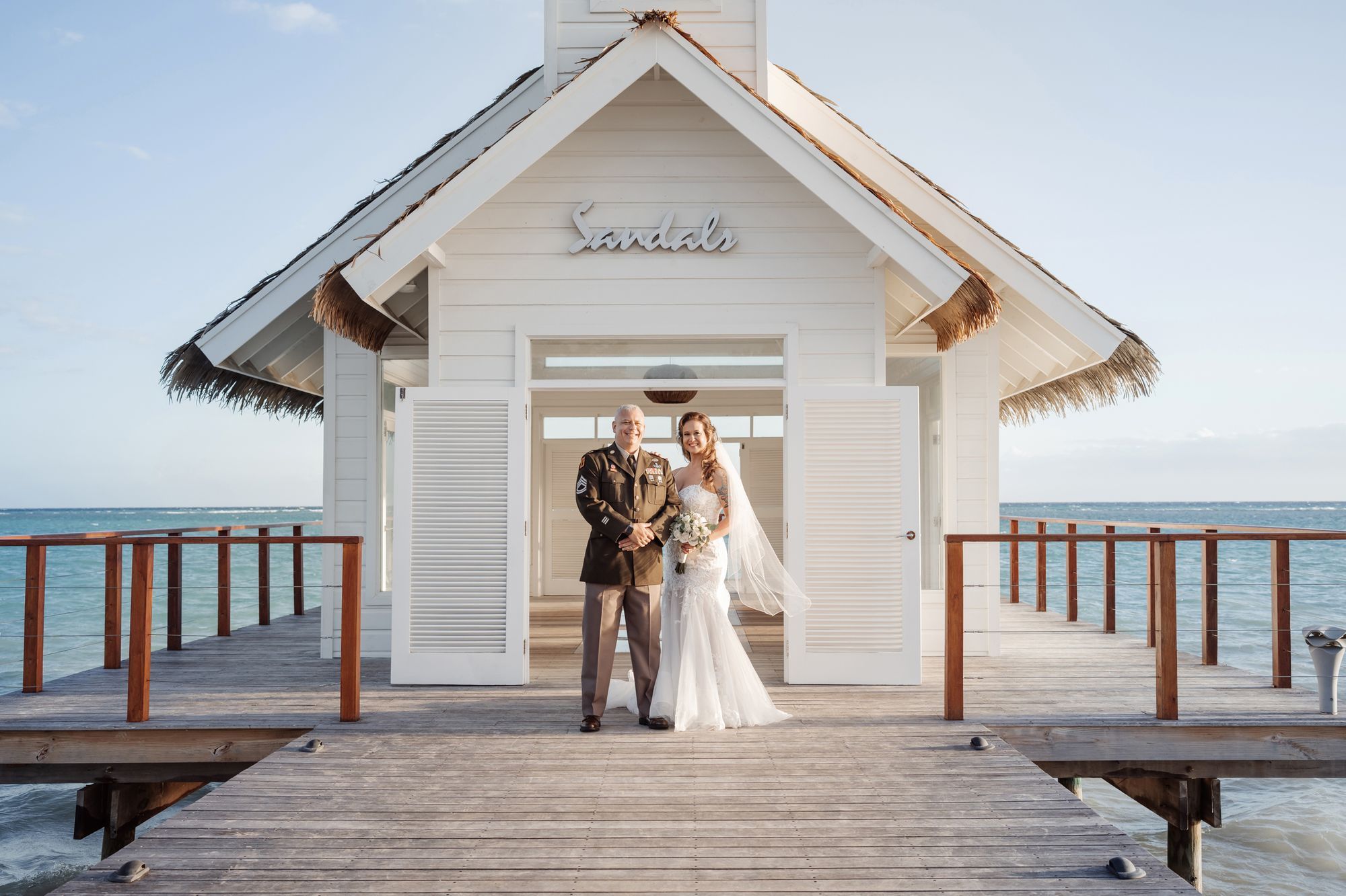 groom_in_military_uniform_and_bride-1