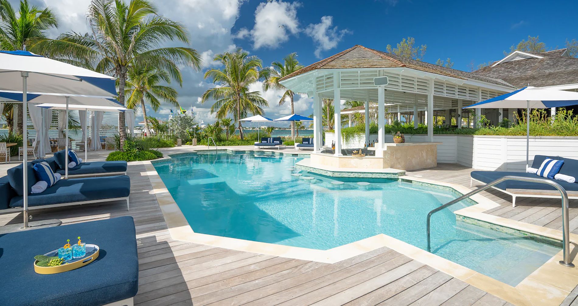 sandals-royal-bahamian-swim-up-bar