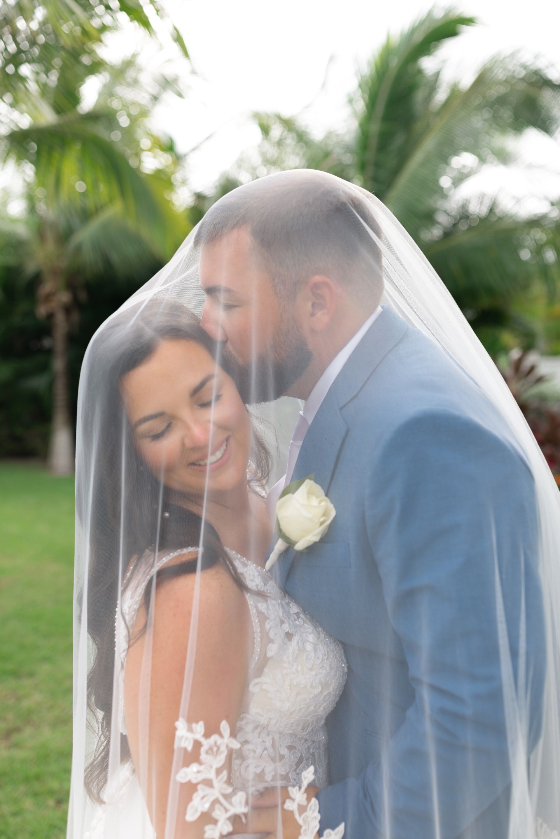 bride-groom-veil-tropical-sandals-royal-bahamian