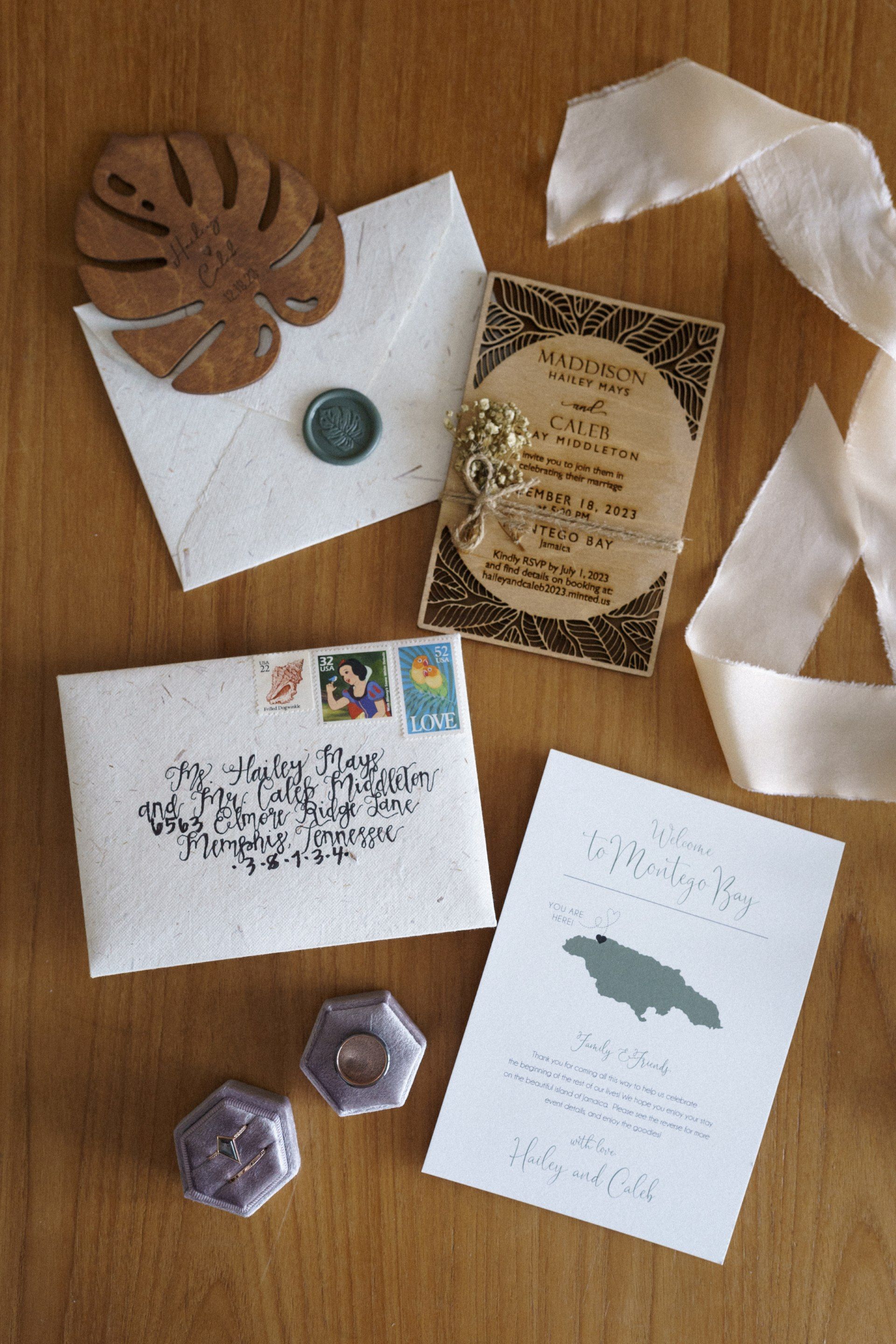 wedding-invitations-with-accessories