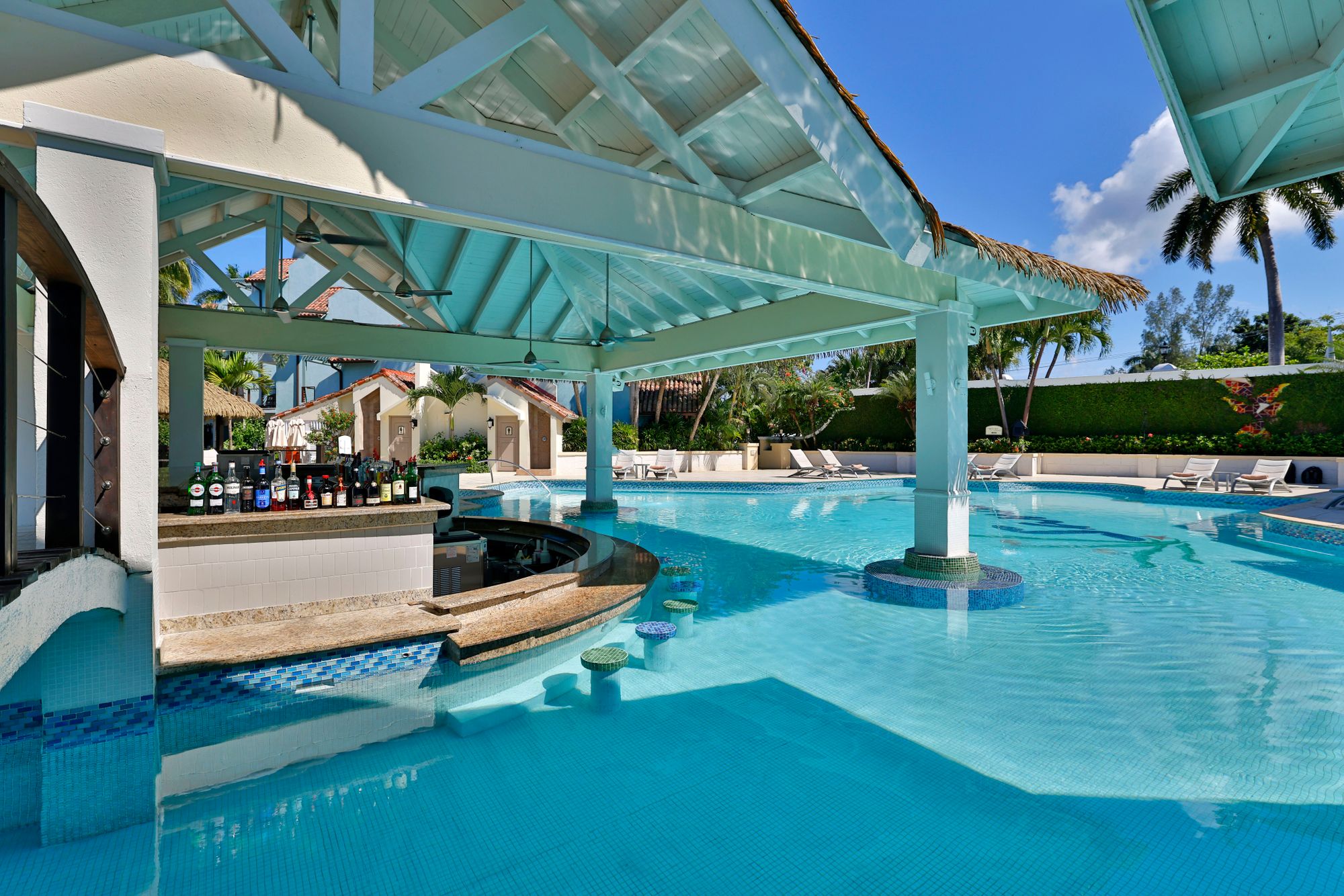 JPG-Version-SNG-Bar-Main-Swim-up-Bar