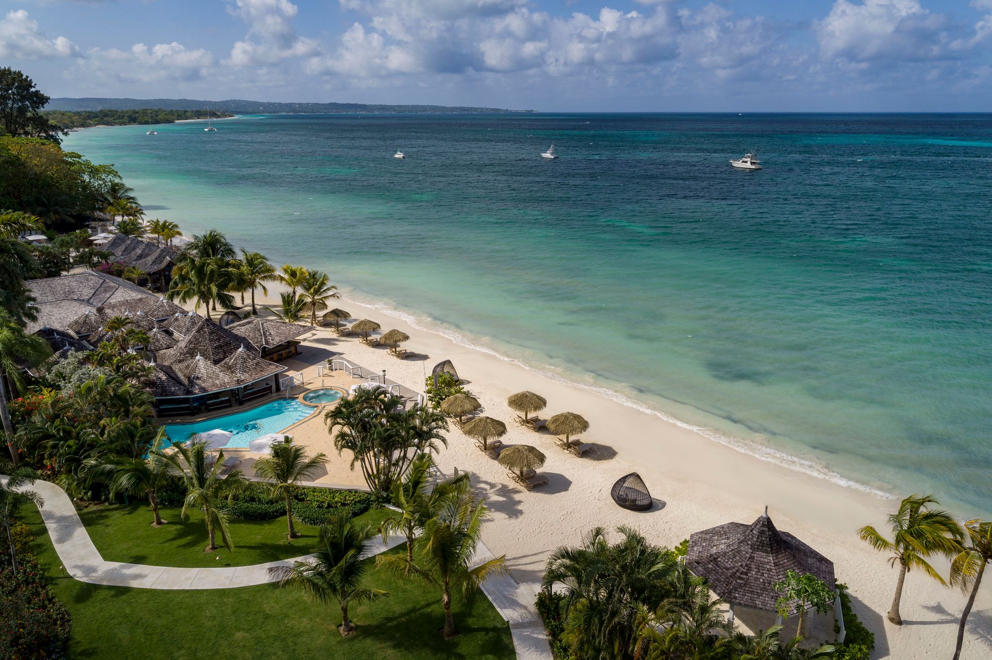 JPG-Version-SNG-Drone-Piano-Bar-Beach-Ocean