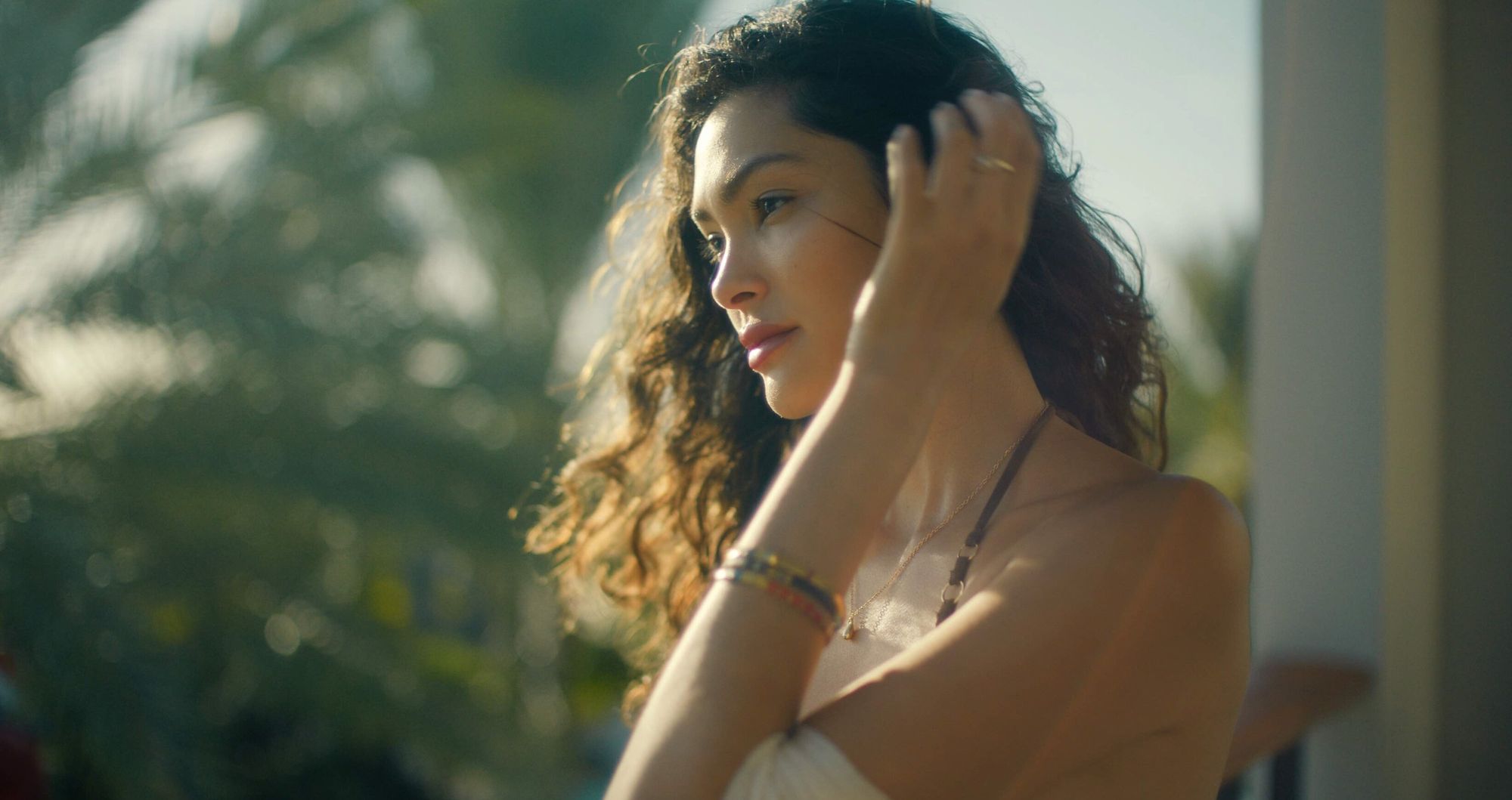 Web-Version-SCR-Lifestyle-Woman-Looking-Out-1