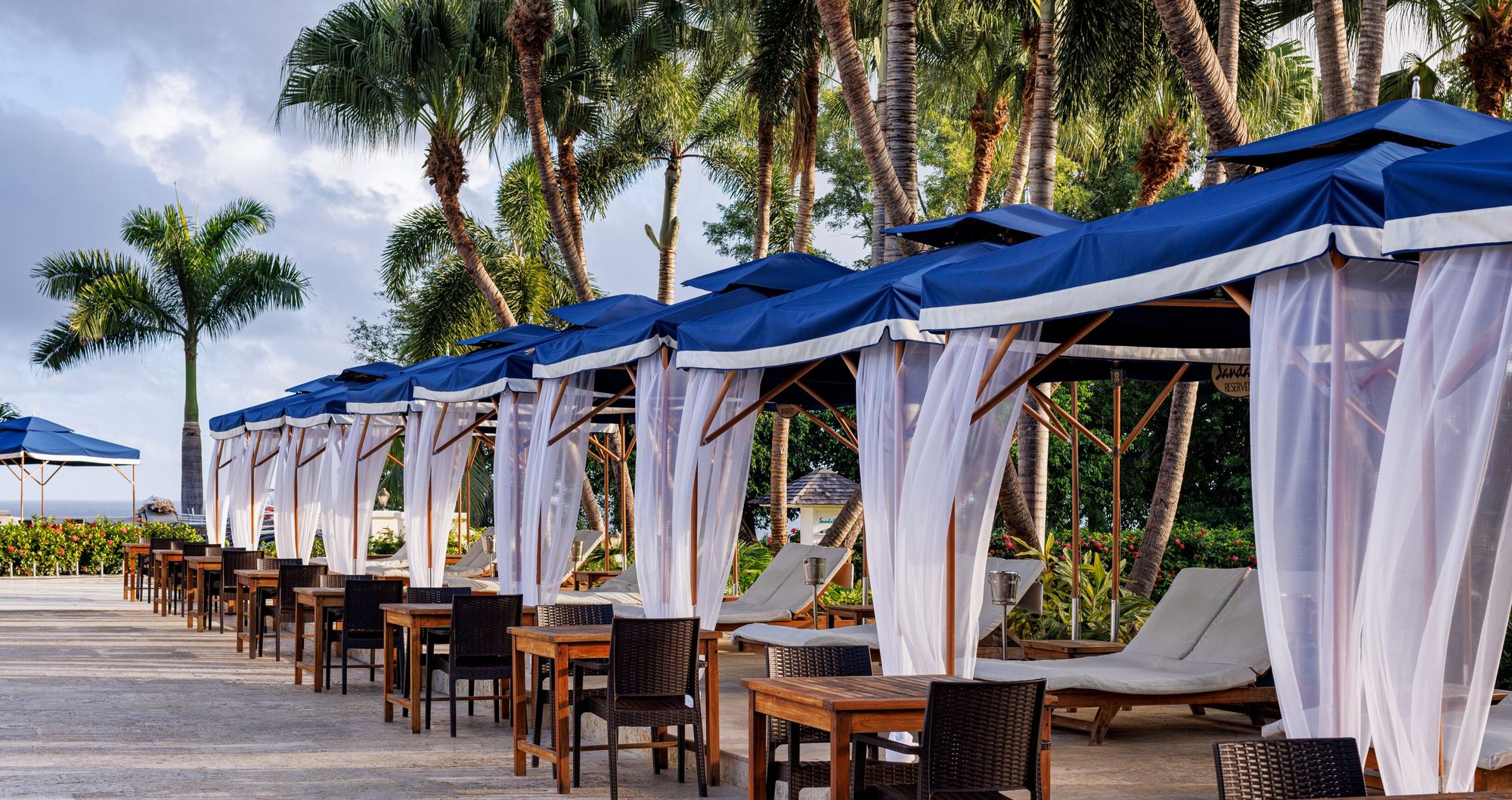 Web-Version-SGO-Pool-Main-Pool-Cabanas