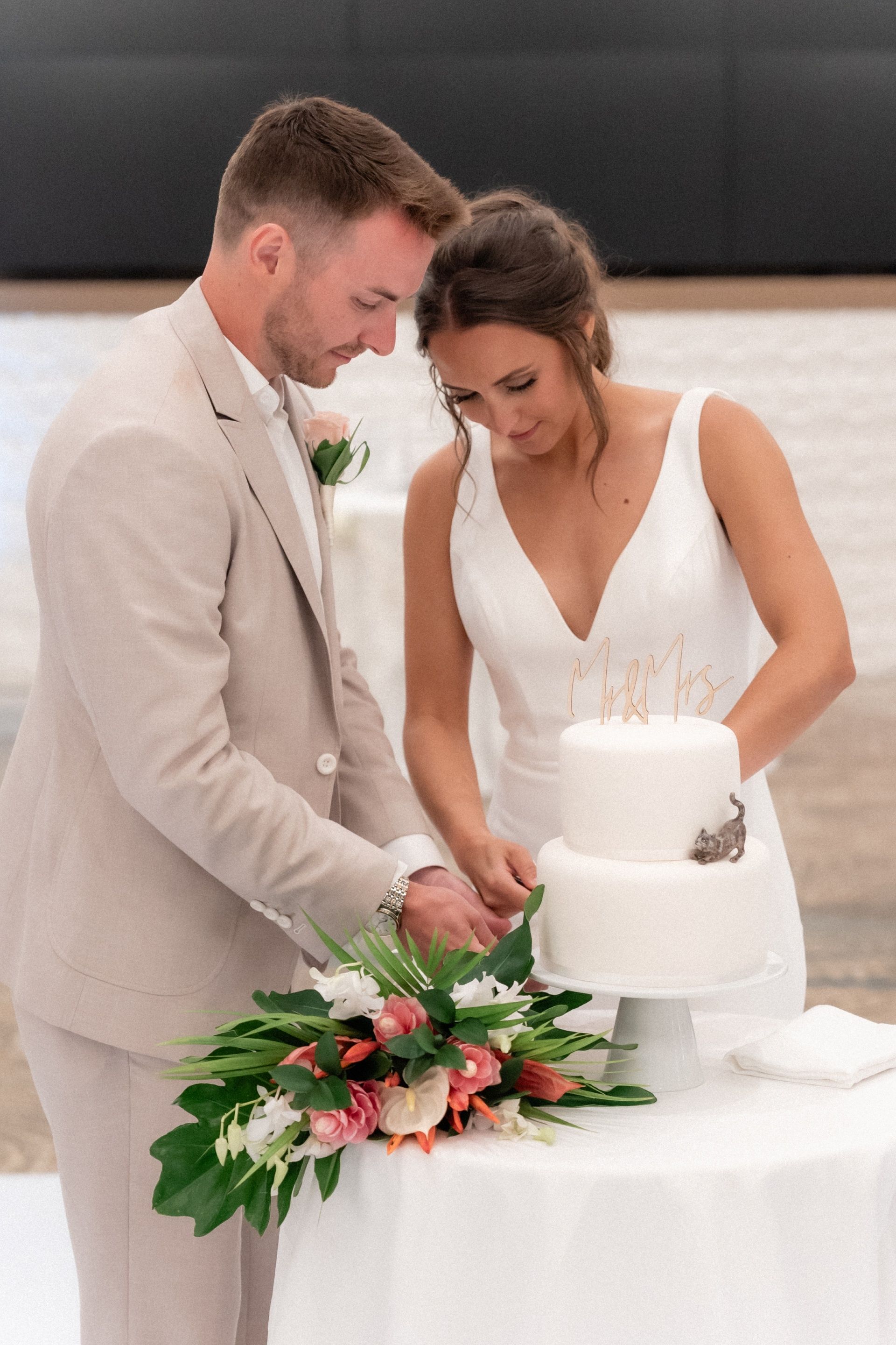 alex-don-cutting-cake-sandals-wedding-celebration