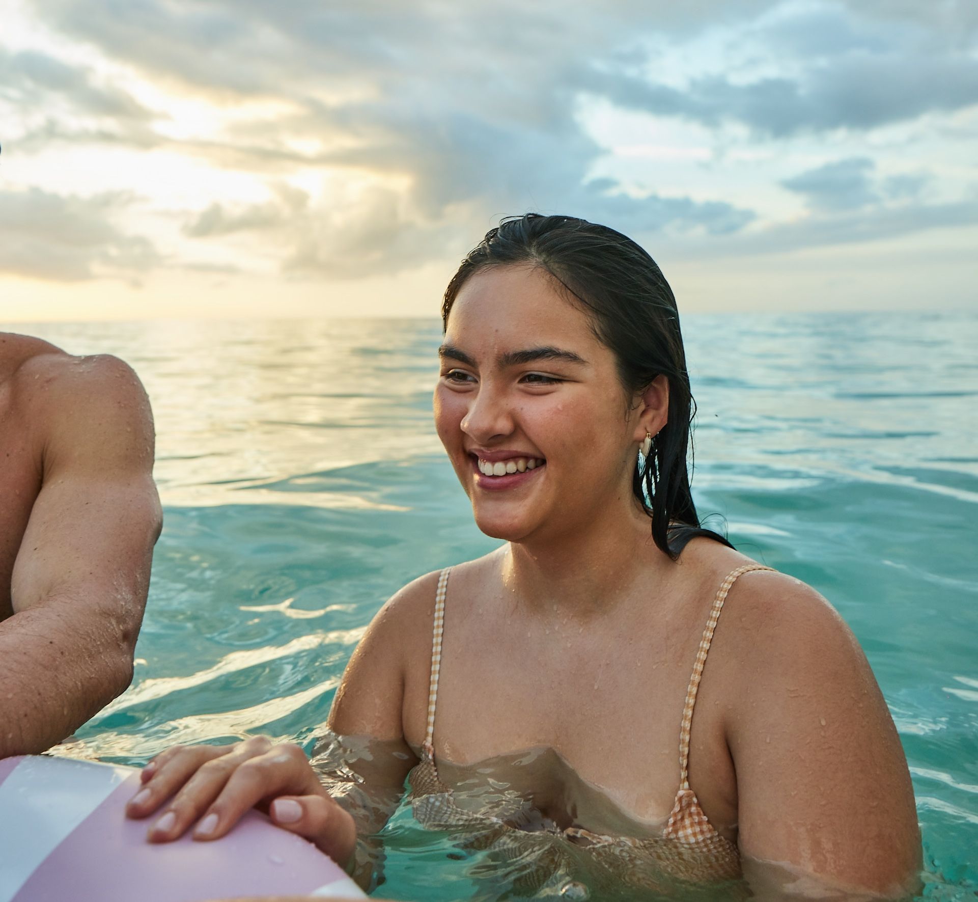 BNG-Lifestyle-Family-Float-Ocean-2