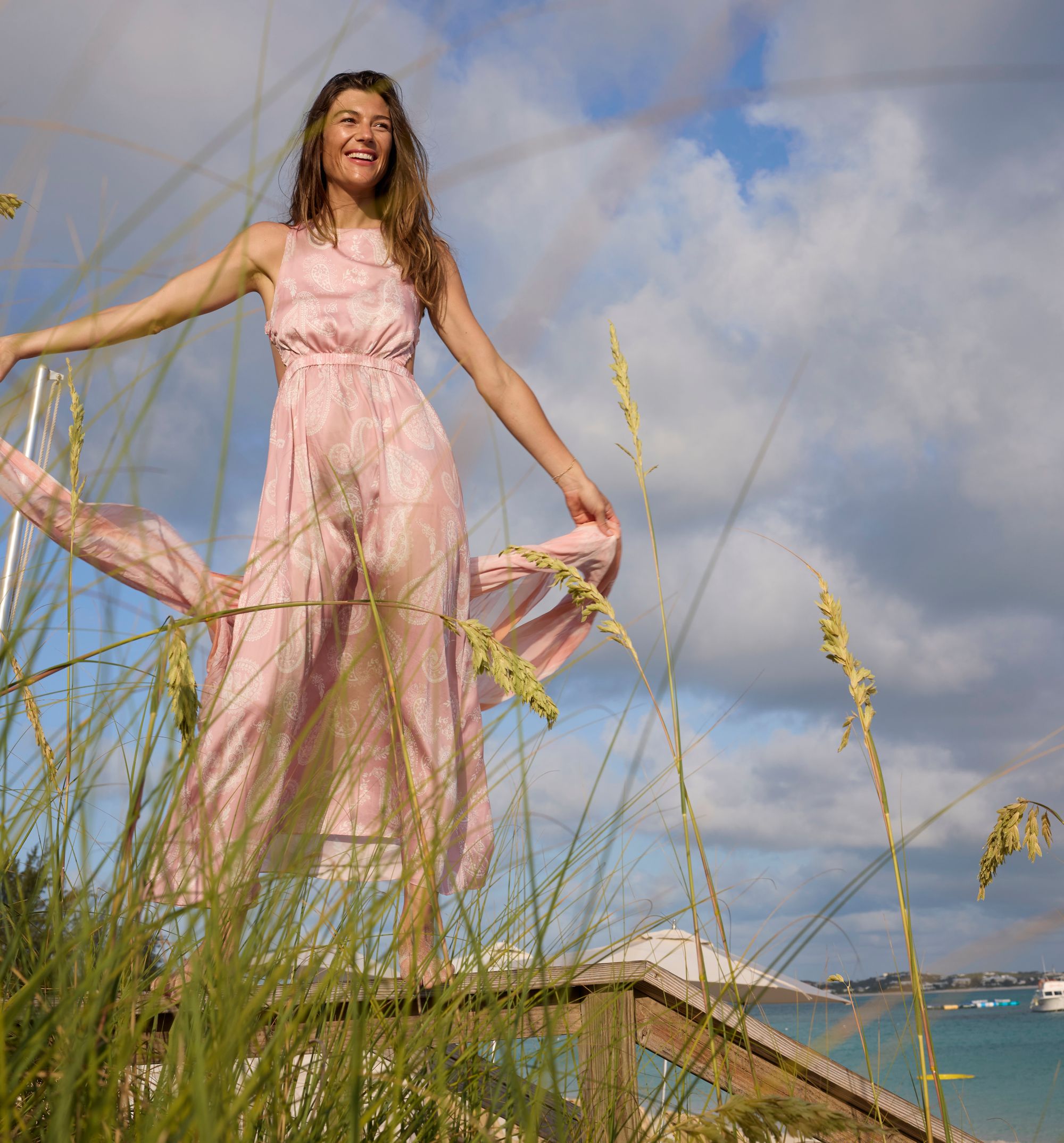 BTC-Lifestyle-Woman-Dress-Straw-Grass-2
