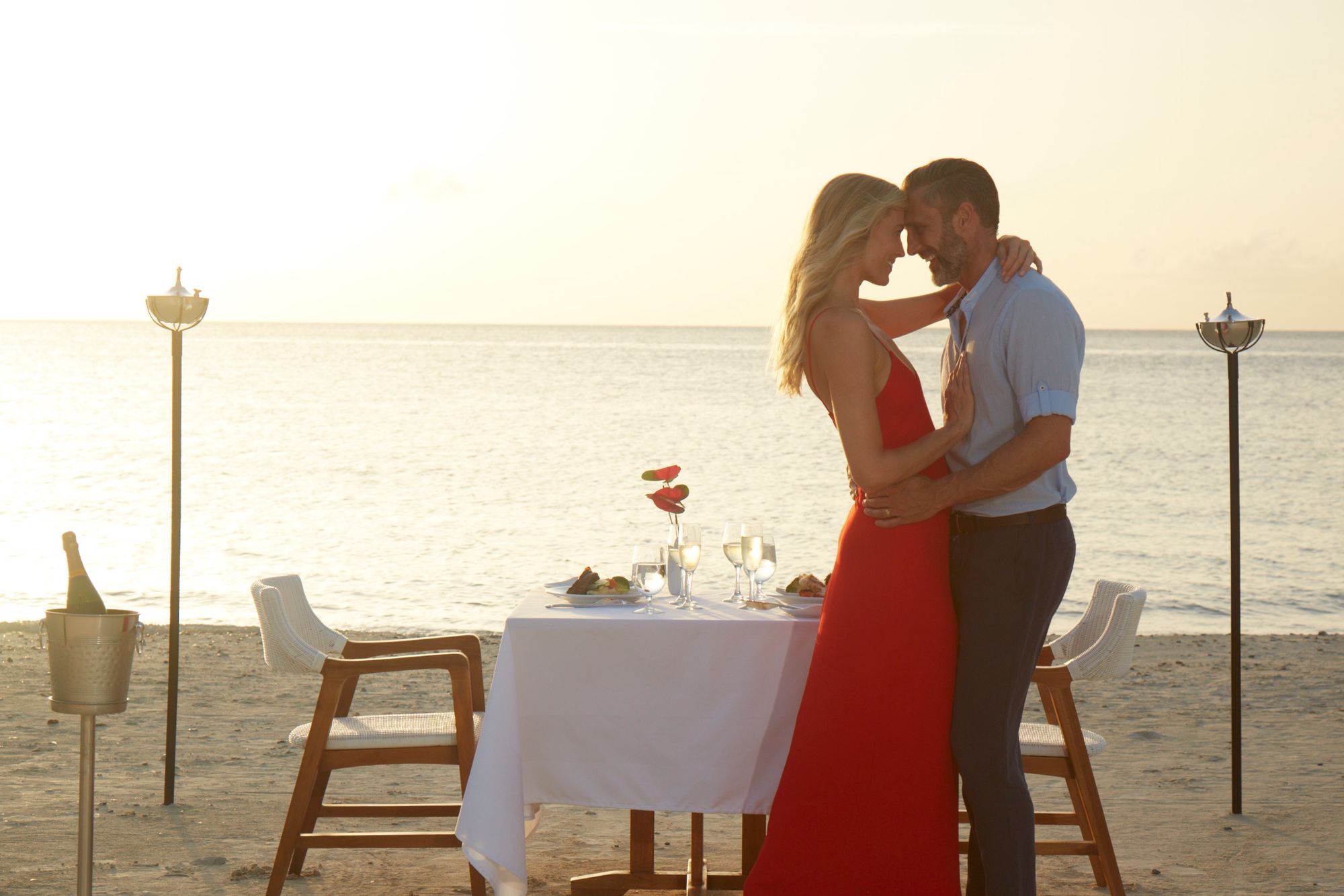 SAT-Lifestyle-Beach-Dinner-1