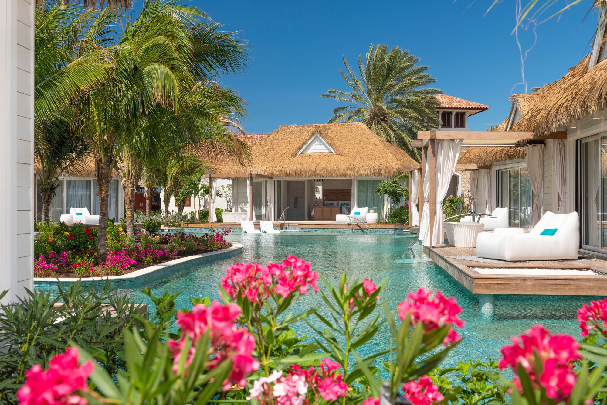 SCR-Room-KB-Poolside