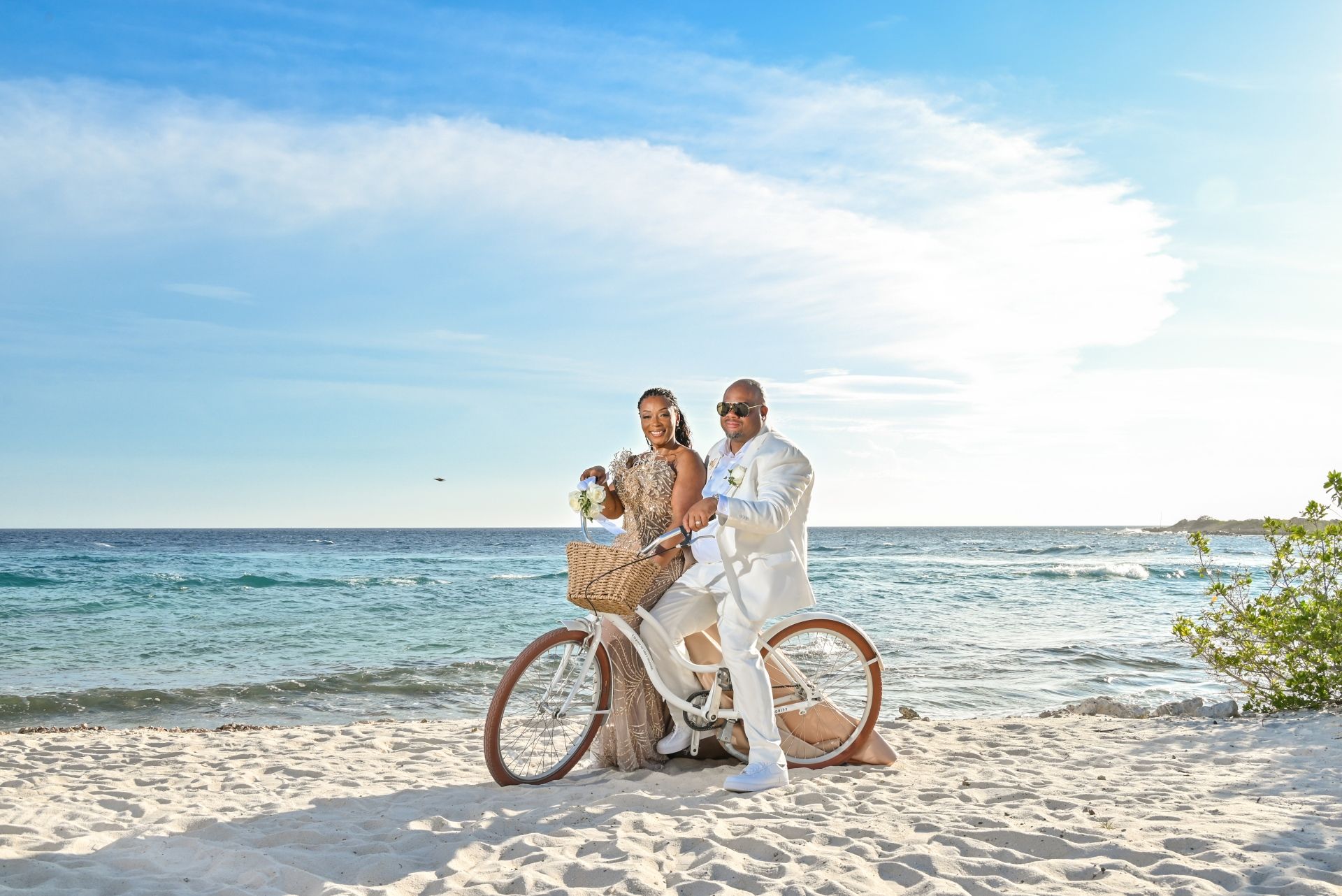 couple-beach-bike-romantic-sandals-curacao